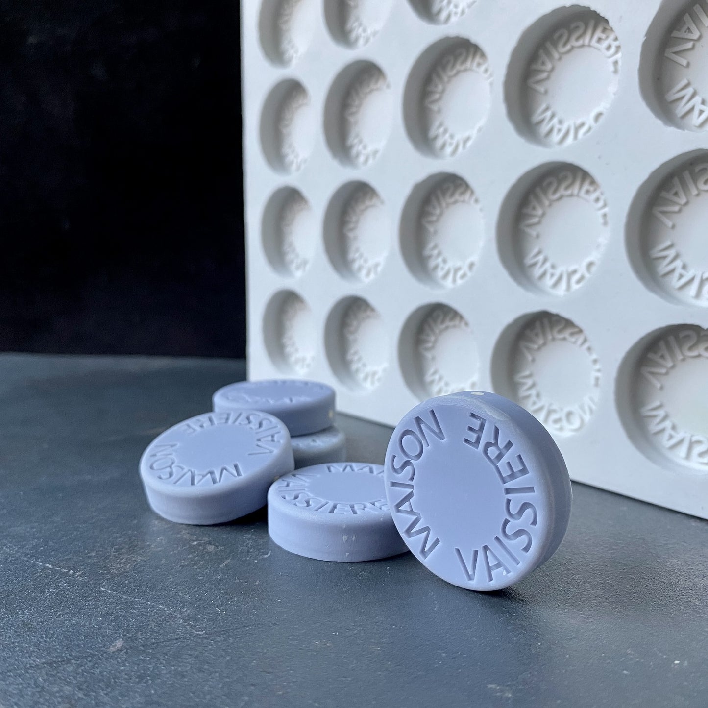 Individuelle Süßigkeiten- und Münzform – Silikonform mit 24 Mulden und Logo