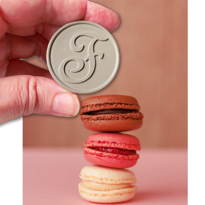 Individuelle Silikonform für kreisförmiges Logo – 24 Mulden | Premium-Form für Seife, Schokolade und Harz (4 x 1 cm)